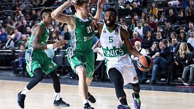 "Дарушшафака" победила УНИКС в Евролиге, несмотря на 16 очков Лэнгфорда