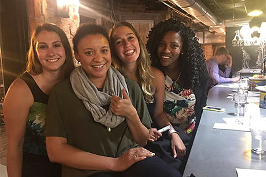 Американец попытался устроить шесть свиданий в одном баре и провалился