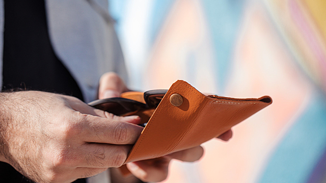 Заглядываем в кошелек реже — финансовый гороскоп на 28 мая