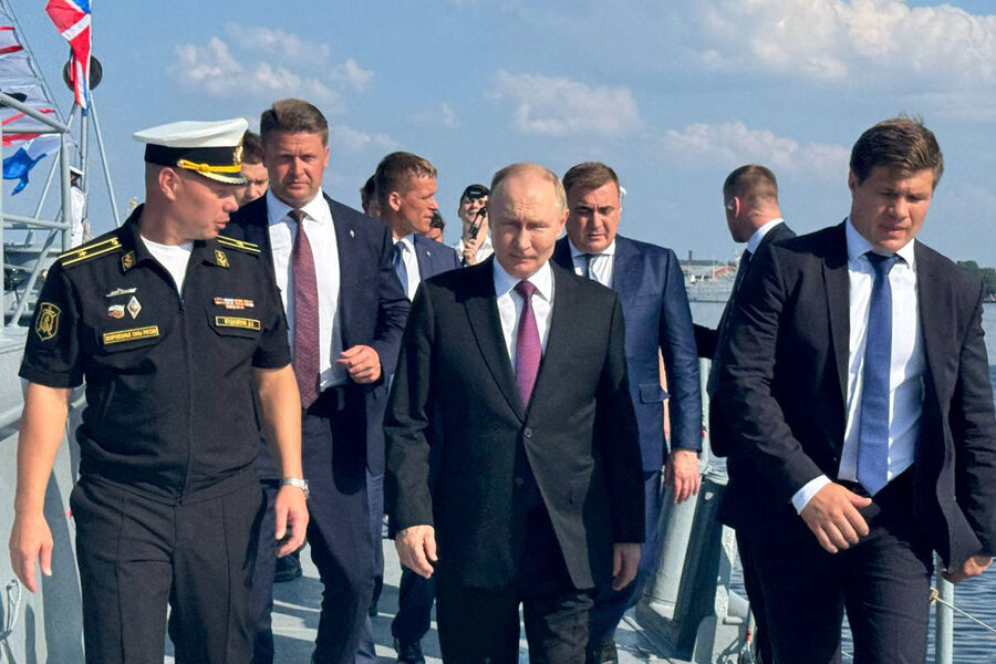 Путин посетил фрегат «Адмирал Григорович»