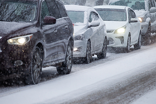 «Сказали больше не обращаться»: калининградка пожаловалась на езду по газону, но в ГИБДД не стали штрафовать водителя