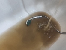 Цвет ностальгии: жители Каменска-Шахтинского пожаловались на грязную воду