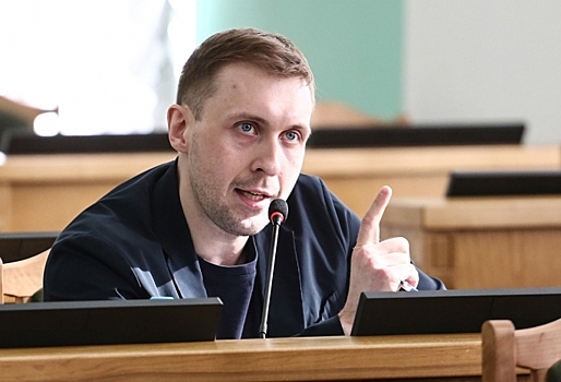 Омского депутата-коммуниста Ивченко, который попался на взятке могильными оградками, исключили из числа ...