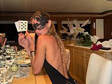 Белла Хадид удивила поклонников в провокационном платье с разрезами на ягодицах: фото