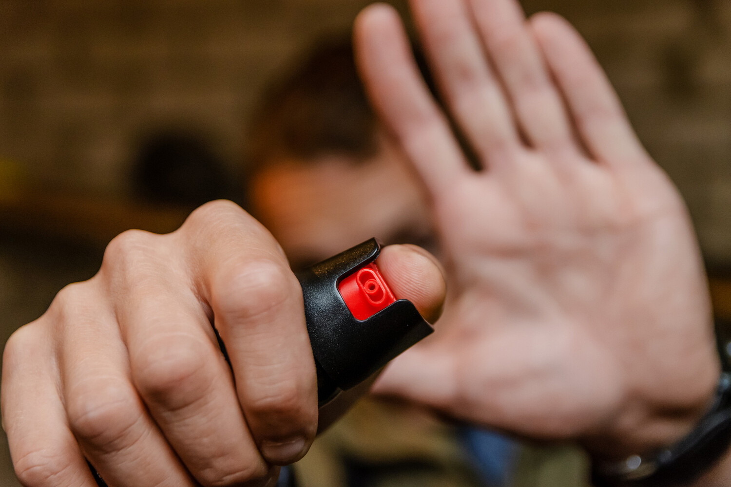 Перцовый баллончик в лицо. Что делать если брызнули перцовым. Что делать если брызнули перцовым. Что делать если брызнули перцовым. Что делать если брызнули перцовым.