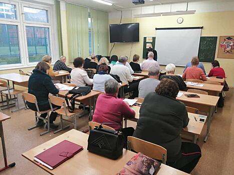 В школе № 1985 Куркина стартовали бесплатные курсы по английскому для пожилых