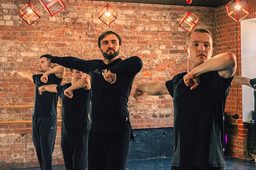 «Лезгинка похожа на фламенко или танго — но в ней больше огня». Где и как учат кавказскому танцу в Москве