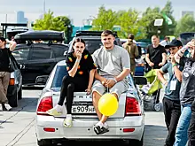 Семьдесят тюнингованных авто устроили шоу под дождем в Новосибирске