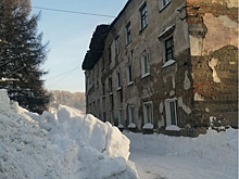 Власти выселили жильцов новокузнецкой многоэтажки из-за разрушения крыши