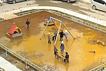 Администрация Якутска заинтересовалась роликом с затопленной детской площадкой