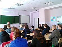 Студентам Курганского колледжа рассказали об обороте оружия