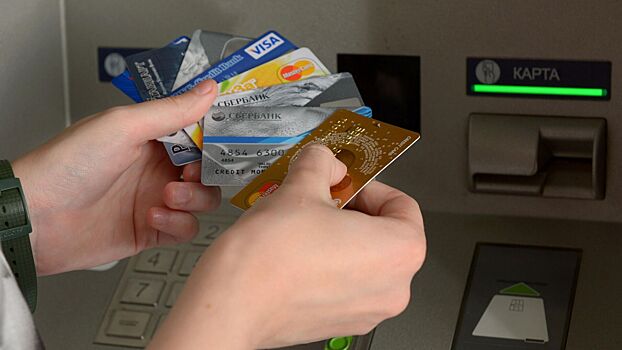 Россияне заказали рекордное число банковских карт