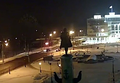 BMW X5 вытряхнул пассажиров, встав на капот