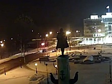 BMW X5 вытряхнул пассажиров, встав на капот