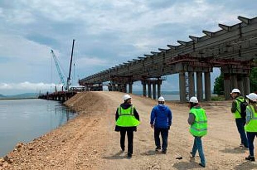 В Приморье запустили движение по мосту, построенному взамен рухнувшего в 2016 году