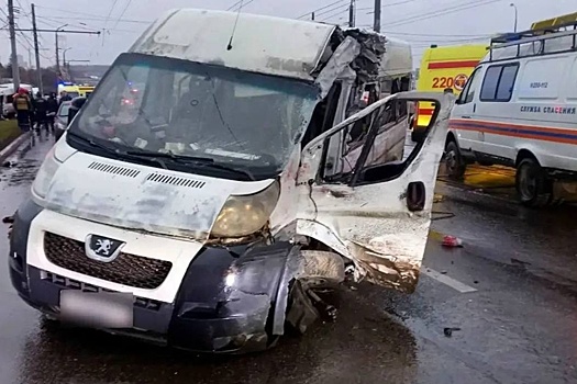 ДТП с двумя «Газелями» на улице Тулы обернулось двумя погибшими и 19 пострадавшими