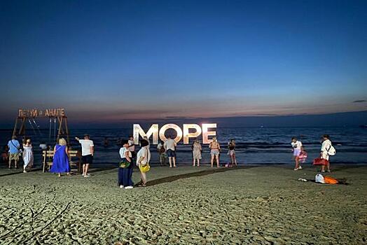 Певец Митя Фомин пожелал удачи главе Архипо-Осиповки в развитии курорта