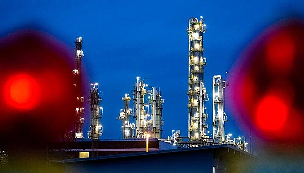 Цена нефти Brent опустилась более чем на 5%