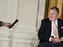 Буш-старший назвал Трампа хвастуном