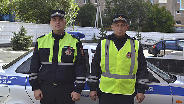 Жительница Оренбурга поблагодарила сотрудников ДПС за помощь, оказанную её пожилому супругу