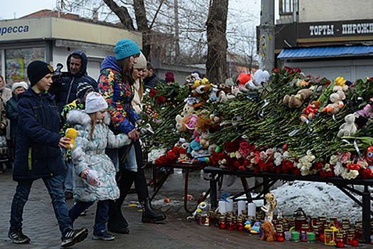 Число жертв пожара в кемеровском ТЦ превысило 60 человек