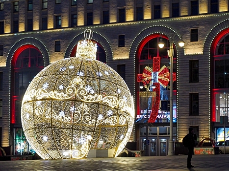 Как первые лица Омской области будут встречать Новый год: стихи для Деда Мороза и горки