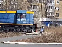 В Миассе мать с коляской перебегала пути перед грузовым поездом