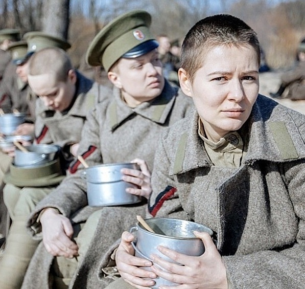 Кадры из фильма батальон Фото: Батальонъ / Кадр из фильма "Батальонъ" (2014) #2545777