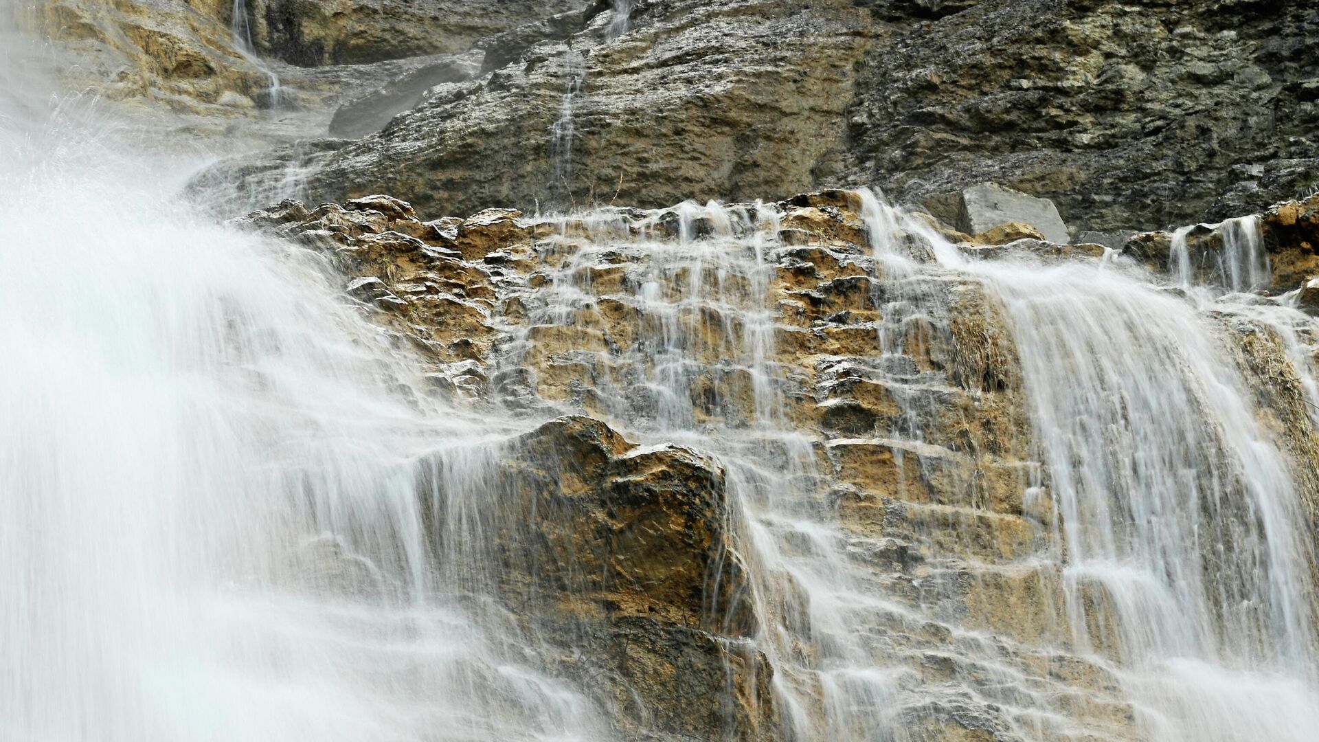 Китайцев уличили в «подделке» водопада