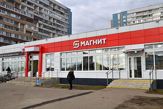 77% всех названий объектов в Москве и Санкт-Петербурге написаны кириллицей