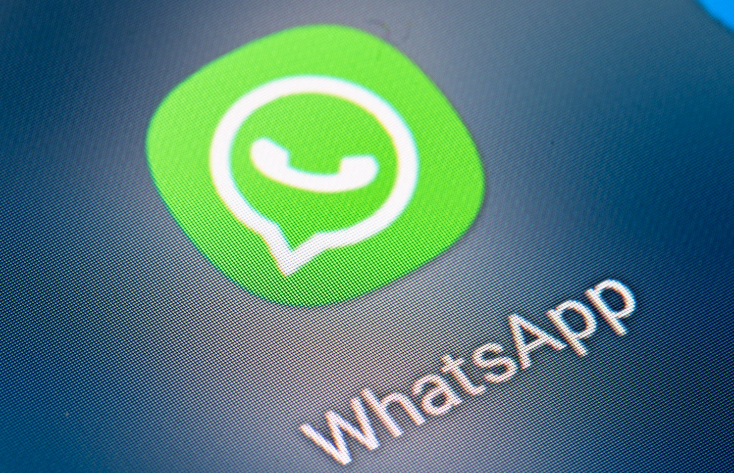 Техноблогер пожаловался на разрядку и нагрев смартфона Samsung из-за WhatsApp