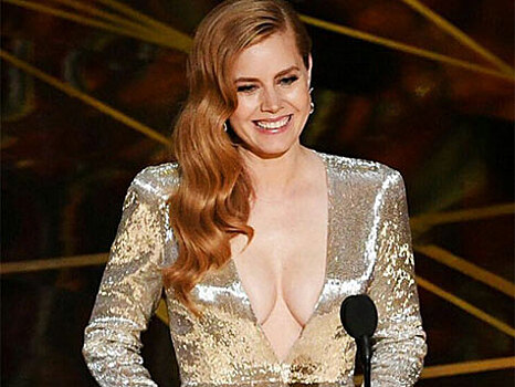 Откровенный наряд Эми Адамс шокировал зрителей «Оскара»