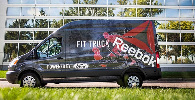 Ford построил мобильный тренажерный зал Transit FitTruck