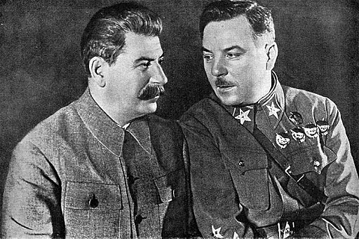 «Очень посредственный персонаж»: почему Сталин прощал Ворошилову любые ошибки