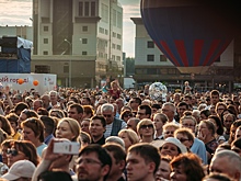 Прыжки с парашютом, толкучка на набережной и сотни селфи: День города глазами тюменцев