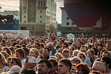 Прыжки с парашютом, толкучка на набережной и сотни селфи: День города глазами тюменцев