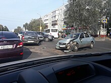 На перекрестке в Твери столкнулись пять машин