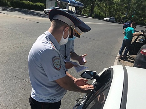 В Оренбурге автоинспекторы проверили тонированные автомобили