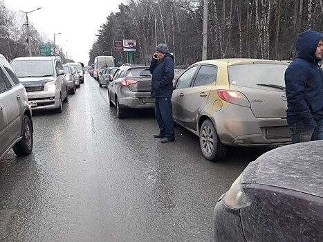 Водитель «Мазды» отвлекся и попал в аварию в Советском районе