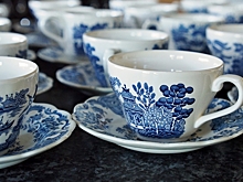 Получатели социальных услуг побывали на фабрике фарфора