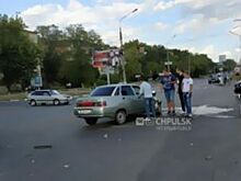 В Ульяновске после аварии «Приору» отбросило на дорожный знак