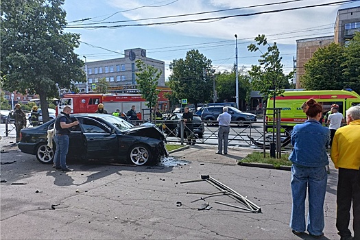 В Калининграде BMW вылетел на тротуар
