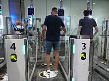Мужчина пропитал одежду метамфетамином и попытался пронести ее в самолет