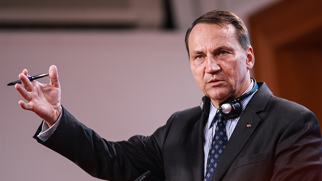 Покончил с собой: в Госдуме ответили Сикорскому на угрозы в адрес РФ