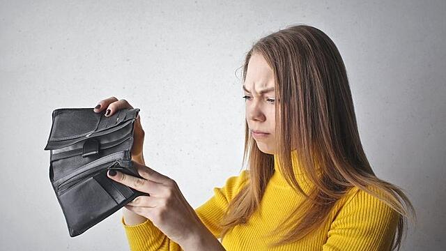 Затянуть пояса потуже: топ-3 знака, которым в августе деньги не светят