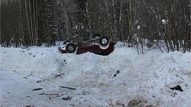 В Нолинском районе столкнулись «Лада Калина» и «Mitsubishi»: пострадали три человека