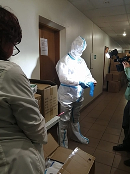 Медикам Тверской области передали 20 тыс. комплектов СИЗ