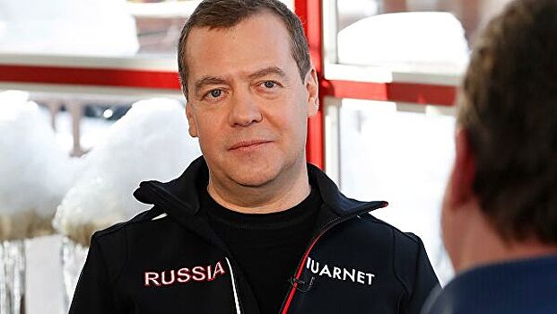 Медведев назвал "Единую Россию" единственной пропрезидентской силой