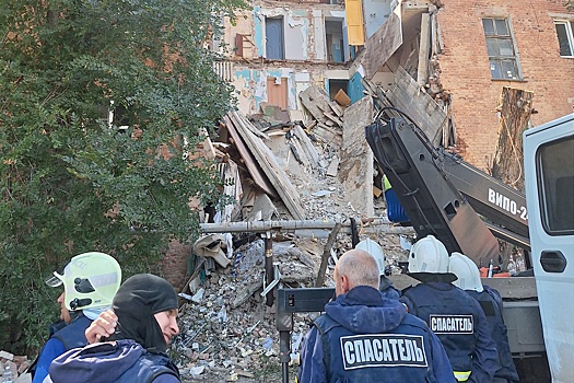 МЧС показало видео обрушившегося подъезда в Астрахани, снятое с беспилотника