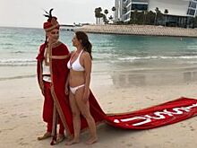 Экс-мэр Архангельска Донской прогулялся по пляжу Дубая в костюме султана